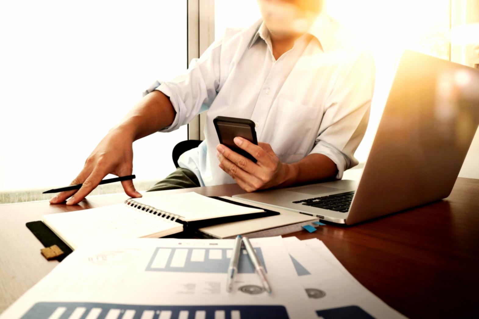 Interaktive Code-Übungsumgebung mit HTML und Schema-Markup Beispielen